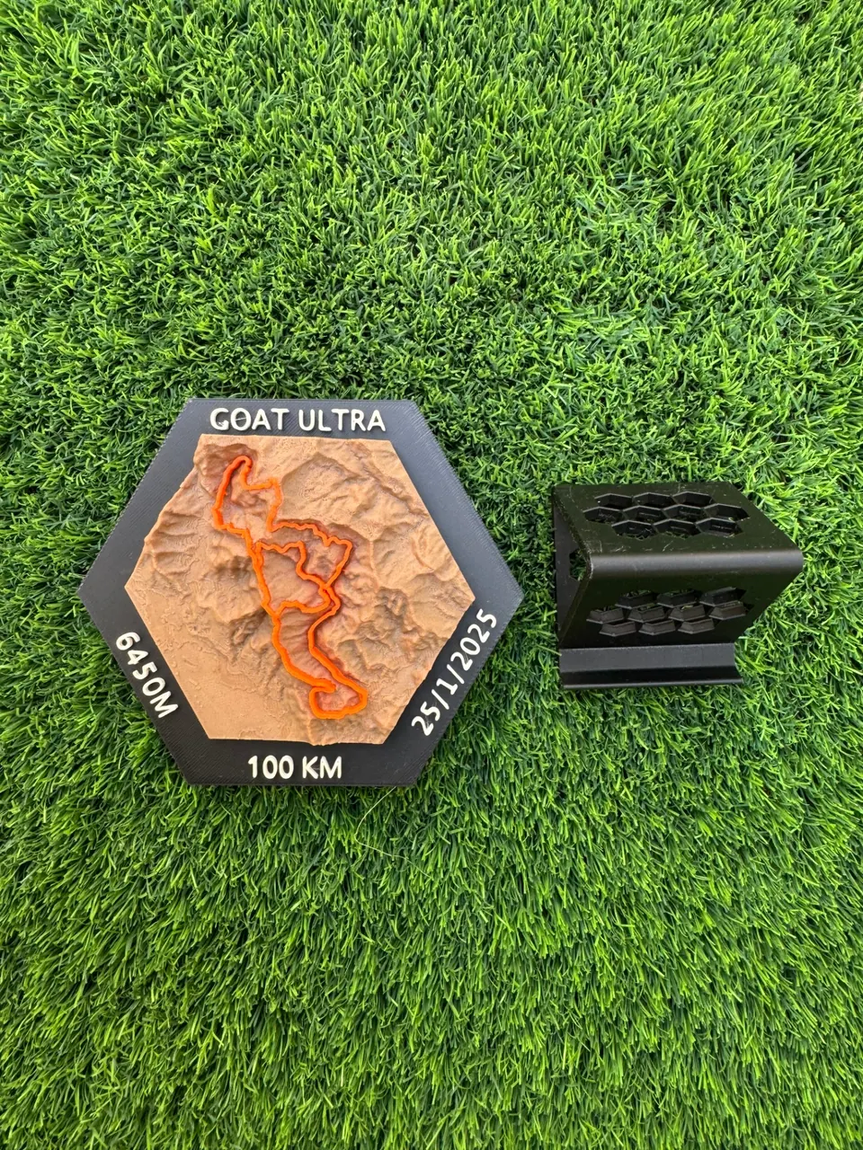 Evara3D GOAT Ultra hex relief with honeycomb display stand — Instagram @evara3d