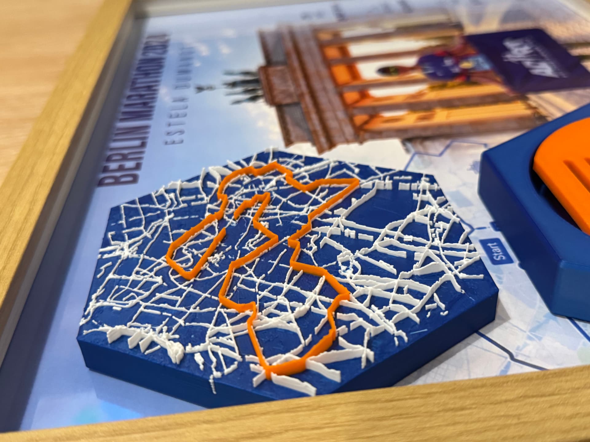 Berlin Marathon 2024 — Relief Detail — Close-up of the blue hex relief with the orange Berlin route line.